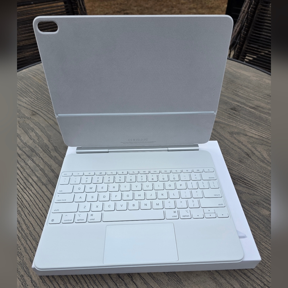 Apple - Magic Keyboard for iPad Air 13-inch (M3)